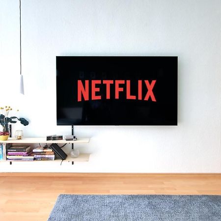 Vonbehling Boutique Apartment Mit 65Zoll Tv Und Designerstuecken Halle  Zewnętrze zdjęcie