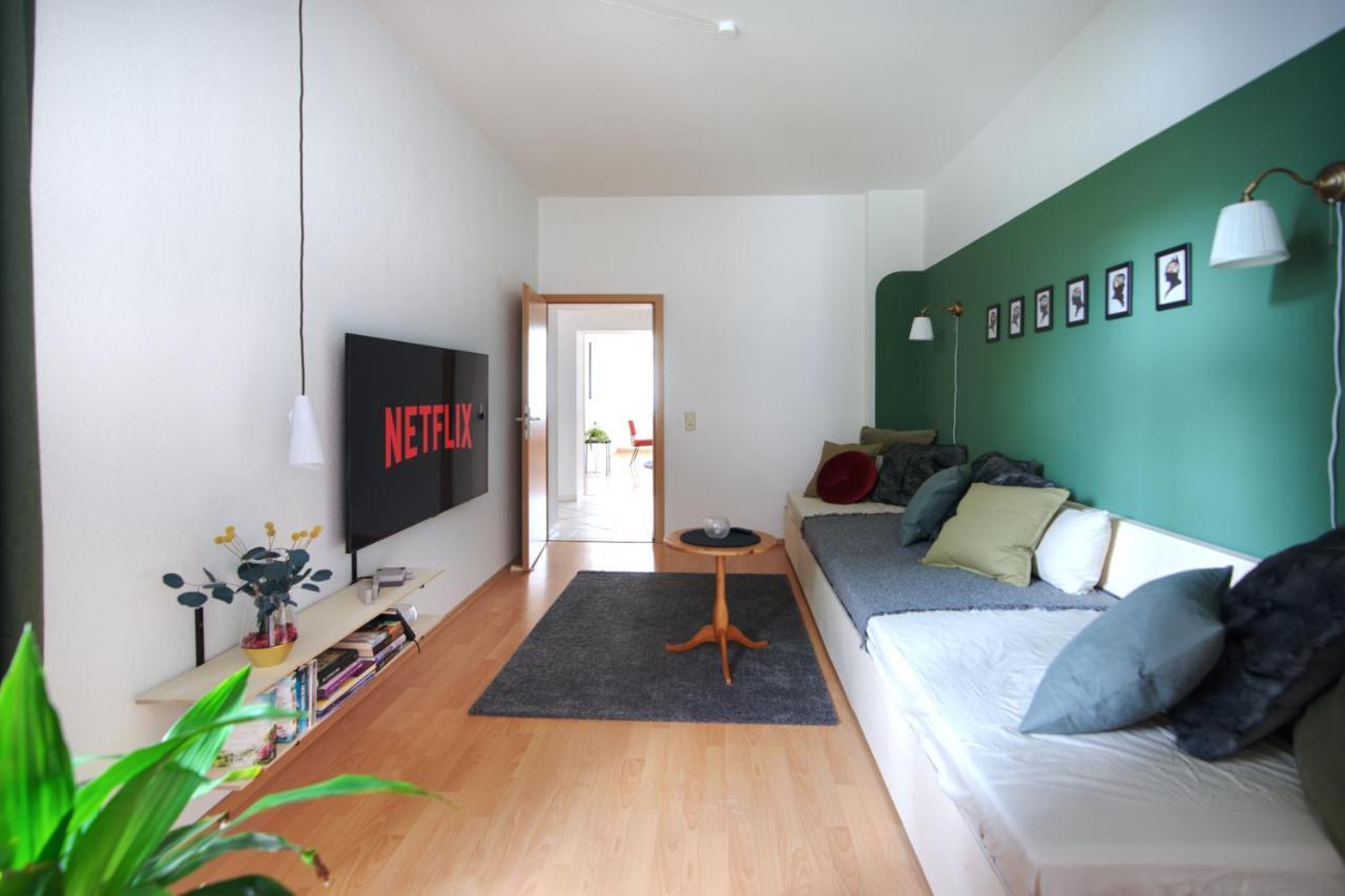 Vonbehling Boutique Apartment Mit 65Zoll Tv Und Designerstuecken Halle  Zewnętrze zdjęcie