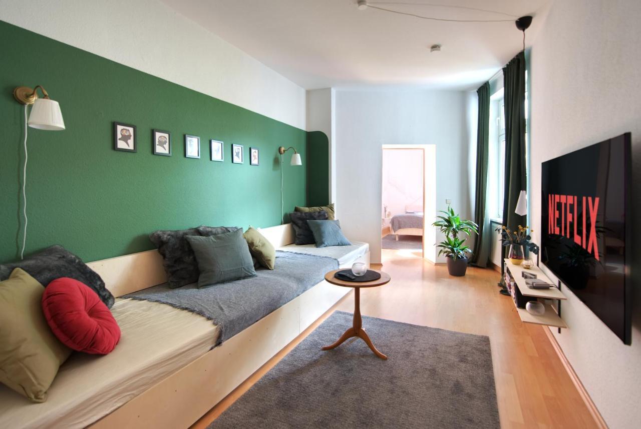 Vonbehling Boutique Apartment Mit 65Zoll Tv Und Designerstuecken Halle  Zewnętrze zdjęcie