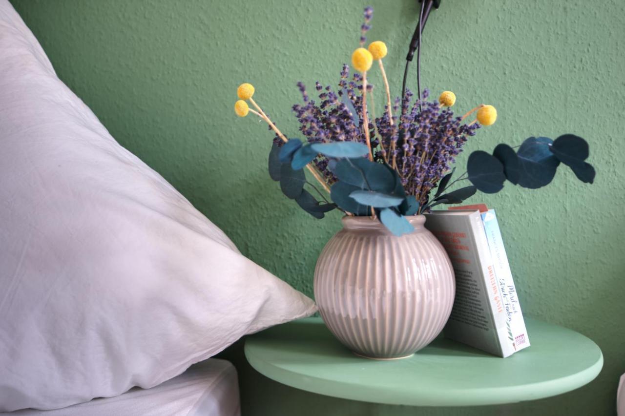 Vonbehling Boutique Apartment Mit 65Zoll Tv Und Designerstuecken Halle  Zewnętrze zdjęcie