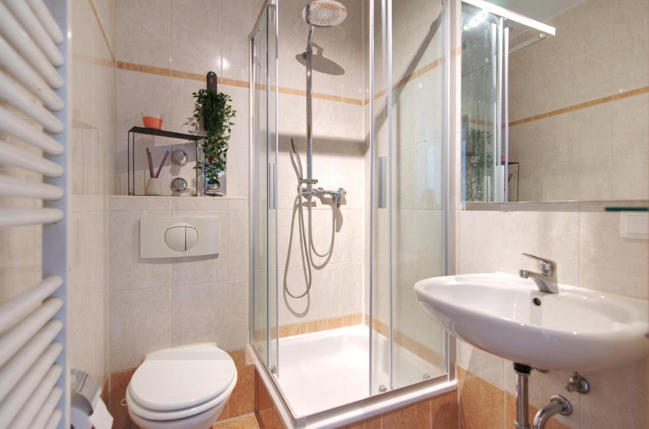 Vonbehling Boutique Apartment Mit 65Zoll Tv Und Designerstuecken Halle  Zewnętrze zdjęcie