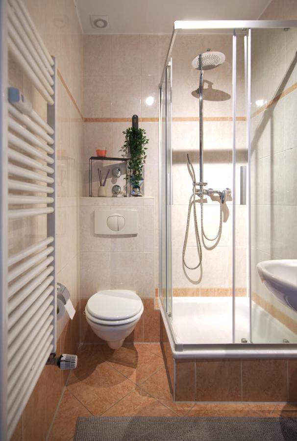 Vonbehling Boutique Apartment Mit 65Zoll Tv Und Designerstuecken Halle  Zewnętrze zdjęcie